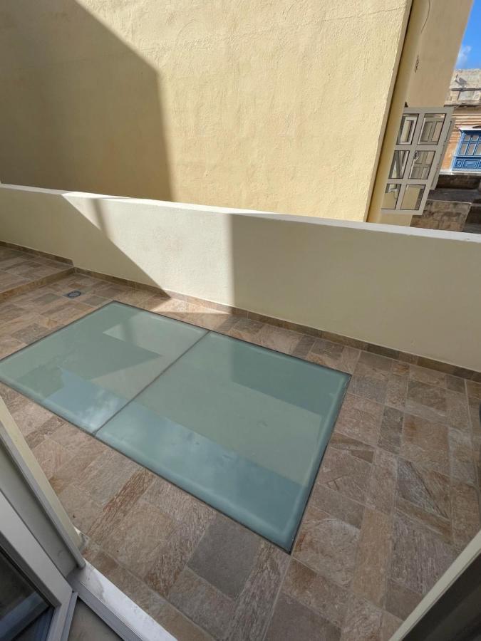 Appartement of two bedrooms in Sliema Buitenkant foto