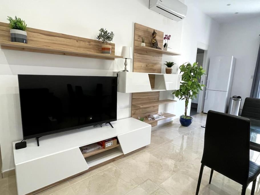 Appartement of two bedrooms in Sliema Buitenkant foto