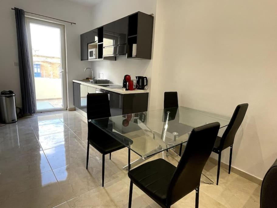 Appartement of two bedrooms in Sliema Buitenkant foto