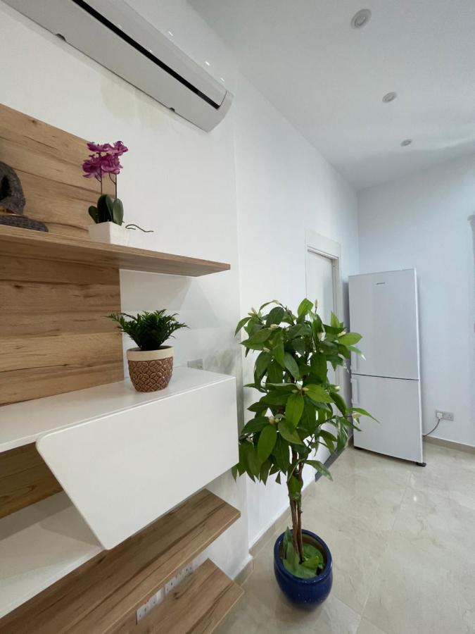 Appartement of two bedrooms in Sliema Buitenkant foto